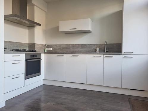 Mooie hoek keuken. 9 jaar oud., Huis en Inrichting, Keuken | Complete keukens, Gebruikt, Hoekkeuken, Wit, Kunststof, Ophalen