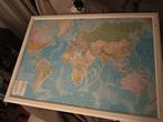 Wereldkaart in lijst met ophanggaatjes, 2000 tot heden, Wereld, Ophalen, Onbekend