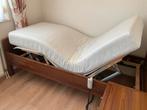 Senioren bed met nachtkastje, Huis en Inrichting, Ophalen, 90 cm, Eenpersoons, Bruin