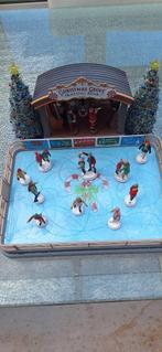 Lemax Christmas Groove Skating Rink kerstdorp huis kerst, Diversen, Kerst, Ophalen of Verzenden, Gebruikt