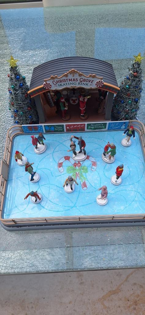 Lemax Christmas Groove Skating Rink kerstdorp huis kerst, Diversen, Kerst, Gebruikt, Ophalen of Verzenden