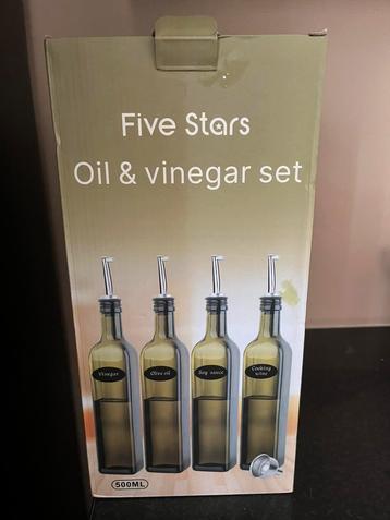 Nieuw set 4x glazen olijfolie flessen 500 ml (nieuw in doos) beschikbaar voor biedingen