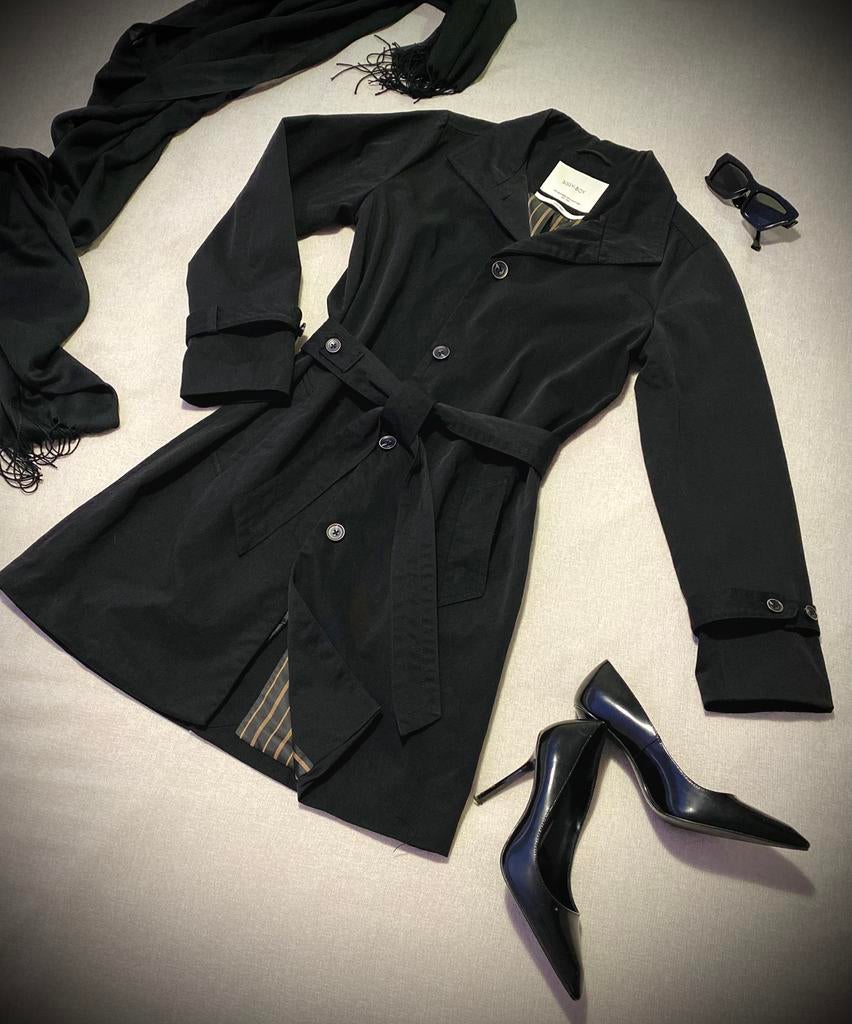 Sissy-Boy Klassieke Zwarte Trenchcoat (XS), Kleding | Dames, Jassen | Zomer, Zo goed als nieuw, Maat 34 (XS) of kleiner, Zwart