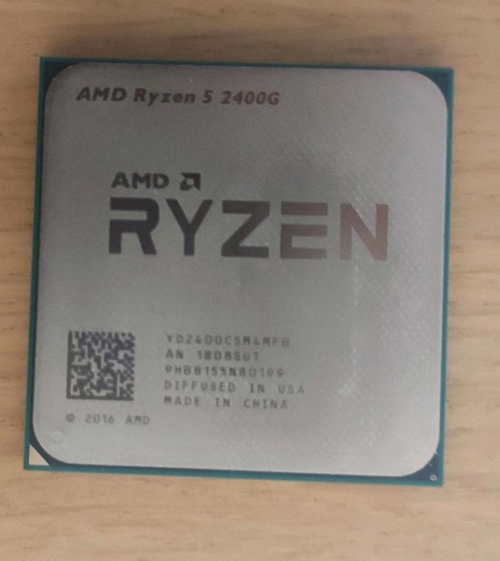 AMD Ryzen 5 2400G APU (CPU + geïntegreerde Vega graphics), Computers en Software, Processors, Gebruikt, 4-core, 3 tot 4 Ghz, Ophalen of Verzenden