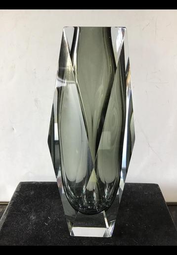 Flavio Poli diamant vaas, grijs rookglas, ong 20,3 cm 1 chip beschikbaar voor biedingen