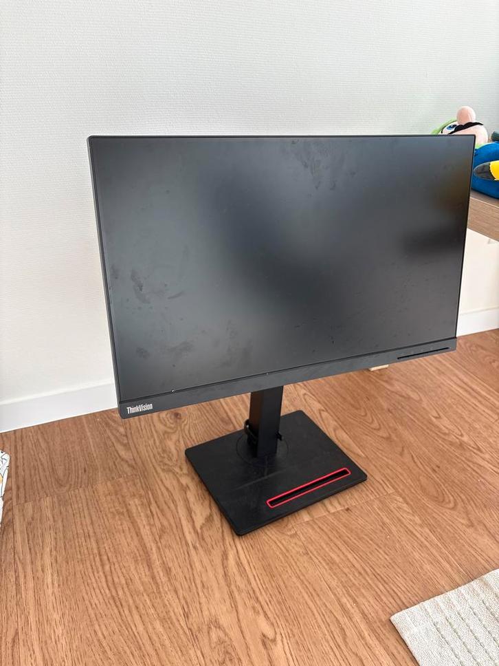 Lenovo ThinkVision 24 inch monitor, Computers en Software, Monitoren, Gebruikt, 60 Hz of minder, HDMI, Gaming, In hoogte verstelbaar