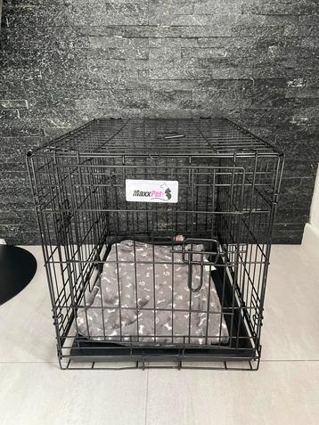 honden bench, gloednieuw 3 keer gebruikt. met het dekentje. beschikbaar voor biedingen
