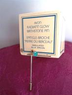 AVON Pin Birthstone Blue Zircon. Sterrenbeeld Kreeft., Overige materialen, Minder dan 4 cm, Nieuw, Ophalen of Verzenden
