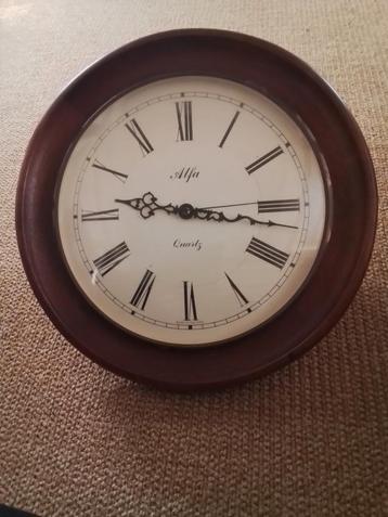 Alfa Quartz Wandklok - Houten Rand - 30cm beschikbaar voor biedingen
