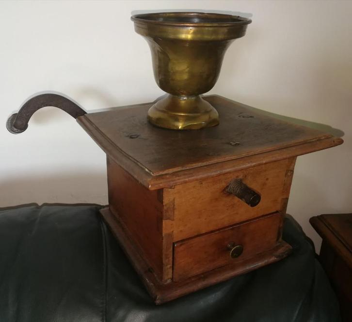 Grote antieke koffiemolen, winkelmodel., Antiek en Kunst, Curiosa en Brocante, Ophalen
