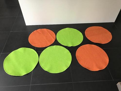 6 stippen ronde tapijten / vloerkleden in oranje en groen, Huis en Inrichting, Stoffering | Tapijten en Kleden, Zo goed als nieuw