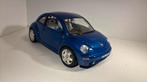 Volkswagen new beetle bleu Bburago 1.18, Hobby en Vrije tijd, Modelauto's | 1:18, Ophalen of Verzenden, Bburago, A, A