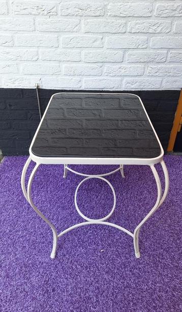Plantentafel bijzettafel siertafel smeedijzer jaren 70 beschikbaar voor biedingen