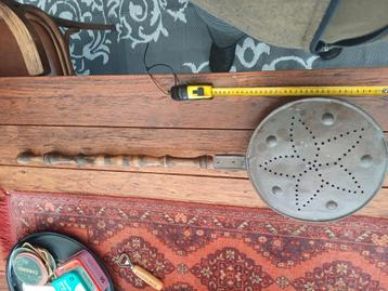 Antieke beddenpan voor kolen beschikbaar voor biedingen