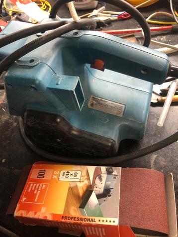 Black & Decker Bandschuurmachine beschikbaar voor biedingen