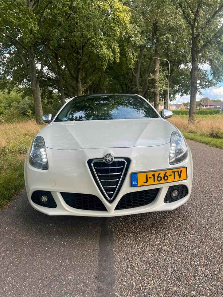 Alfa Romeo Giulietta 200 PK Nieuwen APK, Auto's, Alfa Romeo, Particulier, Giulietta, Benzine, A, Hatchback, Handgeschakeld, Geïmporteerd