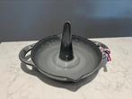 Nieuwe Staub gevogelte standaard voor de BBQ of oven, Gietijzer, Overige typen, Nieuw, Ophalen of Verzenden