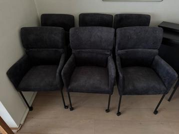 Eetkamerstoelen beschikbaar voor biedingen