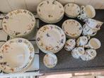 Borden Service volledige set extra, Huis en Inrichting, Keuken | Servies, Ophalen of Verzenden, Porselein, Overige stijlen, Bord(en)