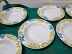 Borden diep met bloemen rand, Huis en Inrichting, Keuken | Servies, Ophalen of Verzenden