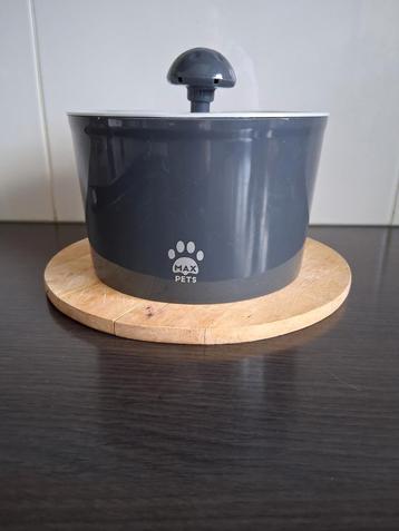 Pets Water Dispenser  beschikbaar voor biedingen