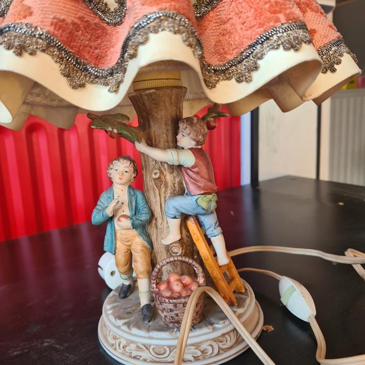 Nostalgische Lamp met Jongens bij Boom, Antiek en Kunst, Antiek | Lampen, Ophalen