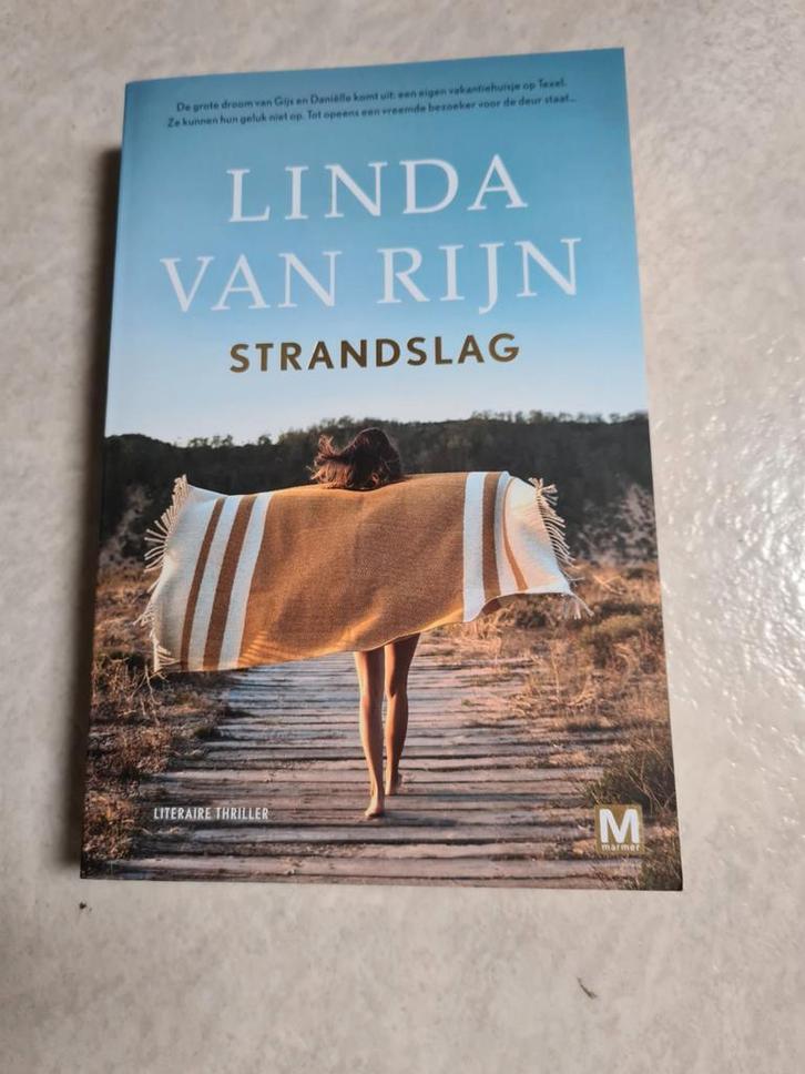 Linda van Rijn - Strandslag, Boeken, Thrillers, Zo goed als nieuw, Ophalen of Verzenden