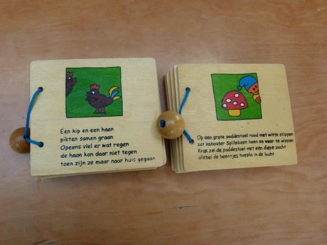 Houten boekjes VROLIJKE VERSJES en LIEDJES van TOI-TOYS, Kinderen en Baby's, Speelgoed | Houten speelgoed, Ophalen of Verzenden