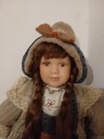 Mooie porseleinen pop met outfit, Verzamelen, Poppen, Ophalen of Verzenden, Gebruikt, Pop