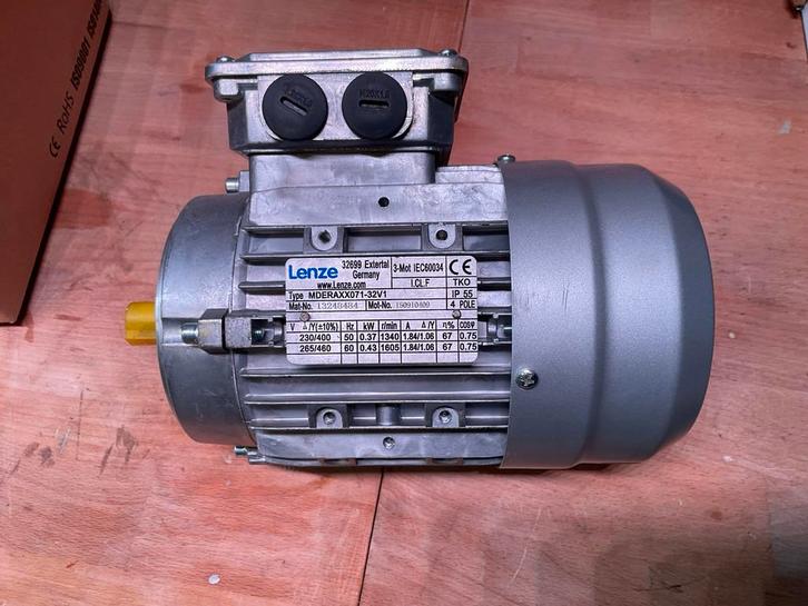 Lenze MDERAXX071-32V1 Motor - 0.37kW, Doe-het-zelf en Verbouw, Motoren, Nieuw, Ophalen of Verzenden