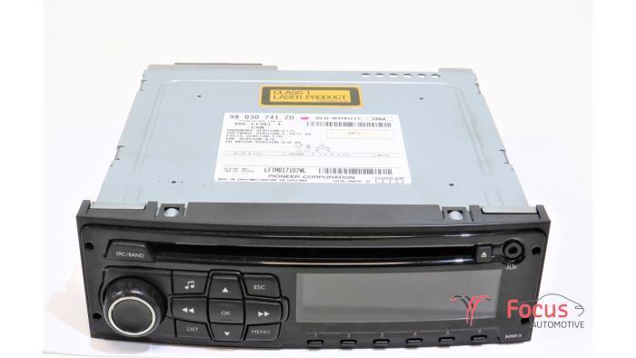 Radio CD Speler van een Peugeot 208, Auto-onderdelen, Elektronica en Kabels, Peugeot, Gebruikt, 6 maanden garantie, 12 maanden garantie
