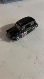 Matchbox FX4R London Taxi Black Body with Flag, Hobby en Vrije tijd, Modelauto's | Overige schalen, Ophalen of Verzenden, Zo goed als nieuw