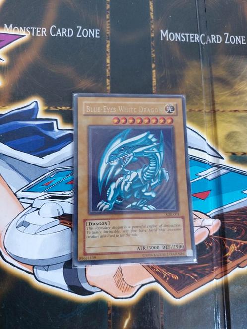 Yugioh Blue-eyes white dragon sdk-001, Hobby en Vrije tijd, Verzamelkaartspellen | Yu-gi-Oh!, Zo goed als nieuw, Losse kaart, Ophalen of Verzenden