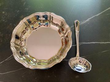 Silverplated soep/saus schaal met bijpassende diepe lepel beschikbaar voor biedingen