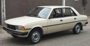 RUILEN: keurig Peugeot 305 oldtimer klassieker Haynes boek beschikbaar voor biedingen
