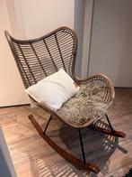 Rotan schommelstoel - perfect voor baby- of tuinkamer!, Huis en Inrichting, Stoelen, Ophalen, Gebruikt, Bruin, Riet of Rotan