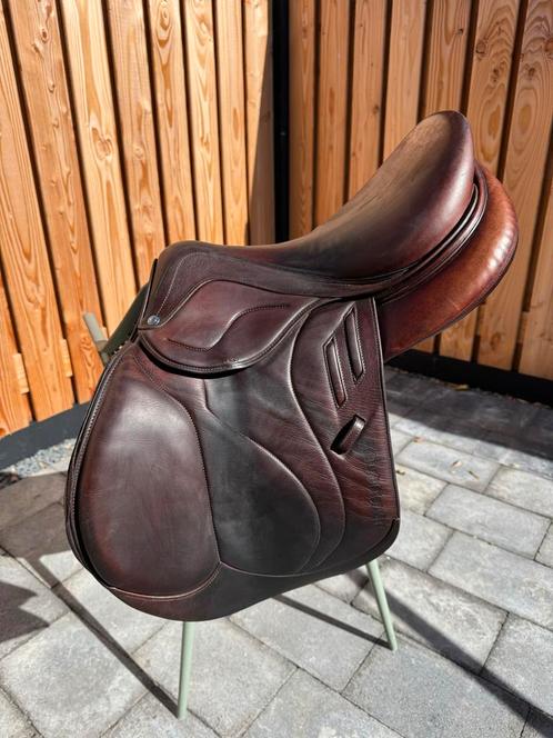 Springzadel Devoucoux Biarritz Lab 17 inch, Dieren en Toebehoren, Paarden en Pony's | Zadels, Gebruikt, Springen, Ophalen