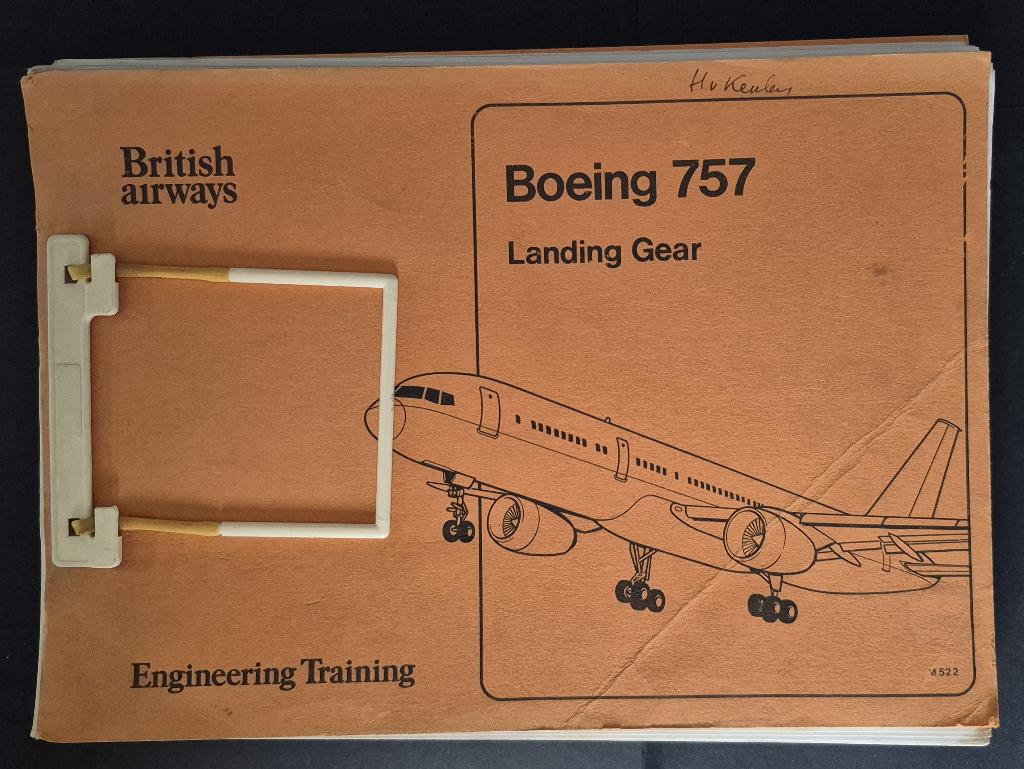 British Airways Boeing 757 Trainingsboek uit 1982 (BK583), Ophalen of Verzenden, Gebruikt, Boek of Tijdschrift