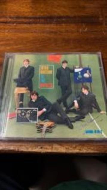 CD introduction to the Motions signed by Robbie van Leeuwen beschikbaar voor biedingen