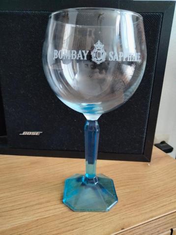 Glas Bombay sapphire kelk ,gin, cocktail, wijn, aperitief  beschikbaar voor biedingen