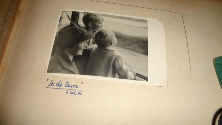 Oorlog fotoalbum Den Haag wo2, Verzamelen, Militaria | Tweede Wereldoorlog, Overige soorten, Boek of Tijdschrift, Nederland, Verzenden