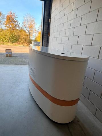 Mooie toonbank voor beurs beschikbaar voor biedingen