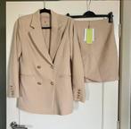 Wauw. Een Soft Beige JoshV, Josh V Milly blazer en rokje S, Kleding | Dames, Kostuum of Pak, Beige, Nieuw, Ophalen of Verzenden