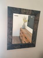 Stoere spiegel met robuuste lijst – 70 x 90 cm, Huis en Inrichting, Woonaccessoires | Spiegels, Ophalen of Verzenden, Zo goed als nieuw