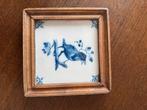 Ingelijst handgeschilderd Makkum tegeltje van Tichelaar., Antiek en Kunst, Antiek | Wandborden en Tegels, Ophalen of Verzenden