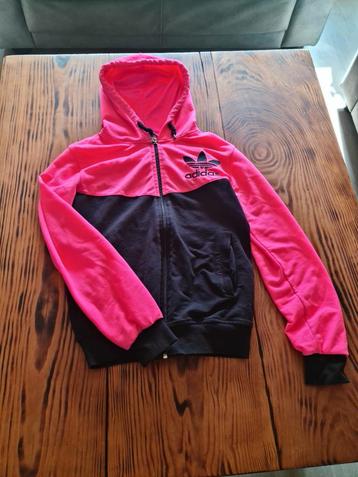 2 Adidas Vesten Maat S beschikbaar voor biedingen