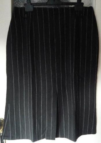 Kuitlengte zwarte kruitstreep rok 44, Kleding | Dames, Rokken, Zo goed als nieuw, Maat 42/44 (L), Zwart, Onder de knie, Ophalen of Verzenden