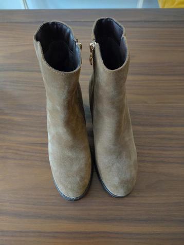 Beige Suède Enkellaarsjes - Maat 38 beschikbaar voor biedingen