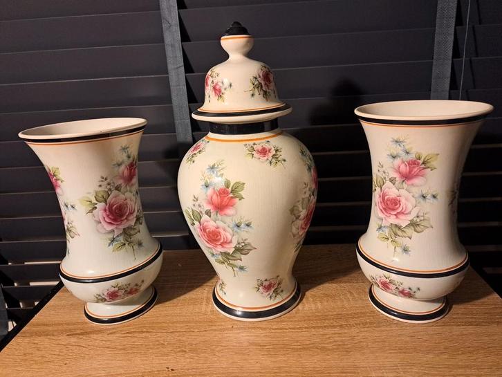 Vintage Vazen Set met Rozenmotief, Antiek en Kunst, Antiek | Vazen, Ophalen