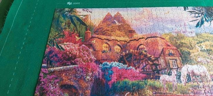 Prachtige legpuzzel van een kleurrijk landschap. 1000STUKJES, Hobby en Vrije tijd, Denksport en Puzzels, Zo goed als nieuw, Legpuzzel